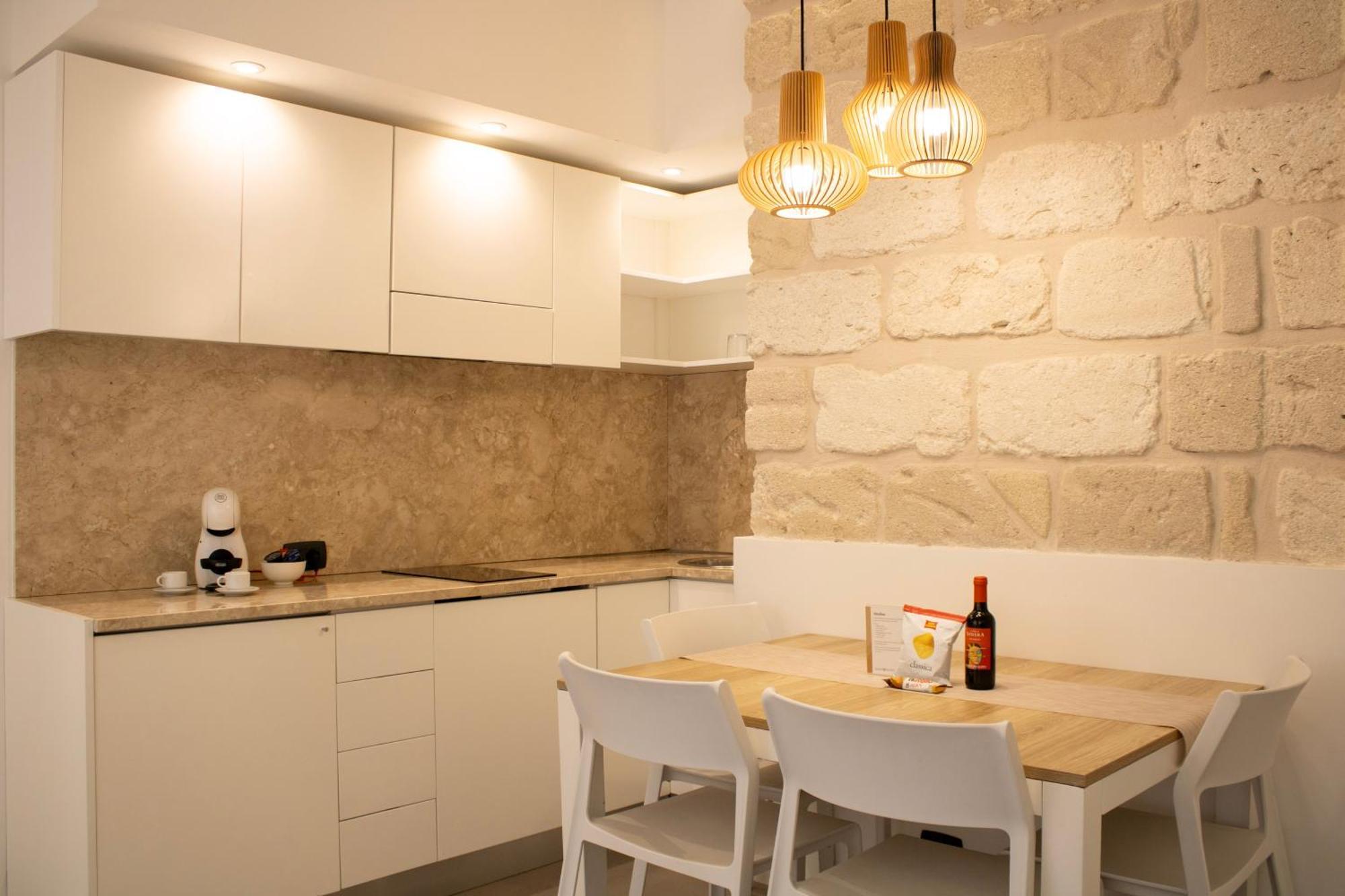 Suite con 2 Camere da Letto e Balcone