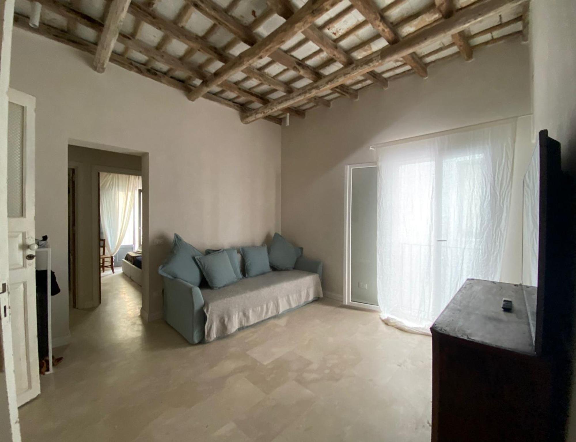 Appartamento con 2 Camere da Letto, Terrazza e Vista Mare