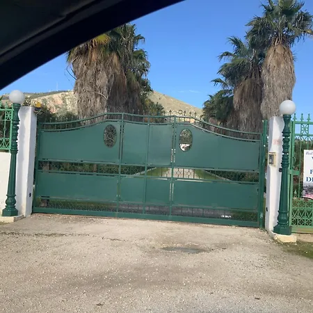 Villa delle Palme Delfina - parking Piscina a 10 minuti dal centro e dal mare-3